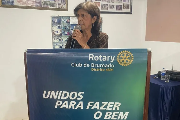 Acácia Gondim é empossada presidente do Rotary Club de Brumado