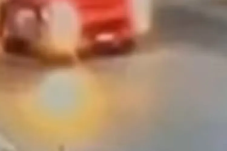 Jovem morre após subir em carreta, se desequilibrar e ser atropelado em Jaguaquara