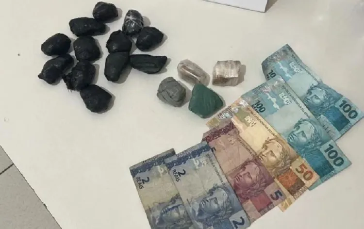 Dois indivíduos são detidos com drogas em veículo na zona rural de Riacho de Santana