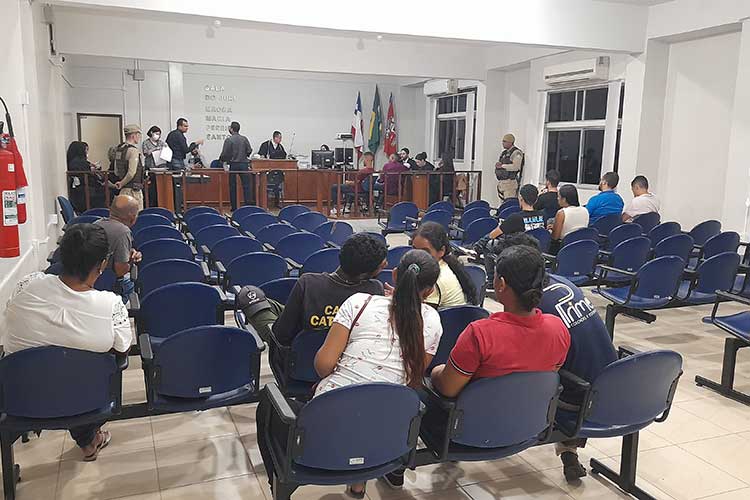 Réus são condenados a 27 e 14 anos de reclusão em regime fechado em Brumado