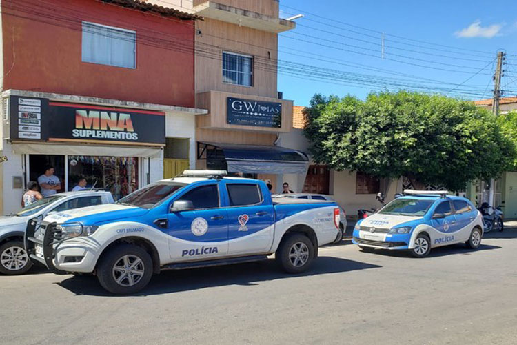 Ladrões invadem loja de joias e deixam prateleiras vazias em Livramento de Nossa Senhora