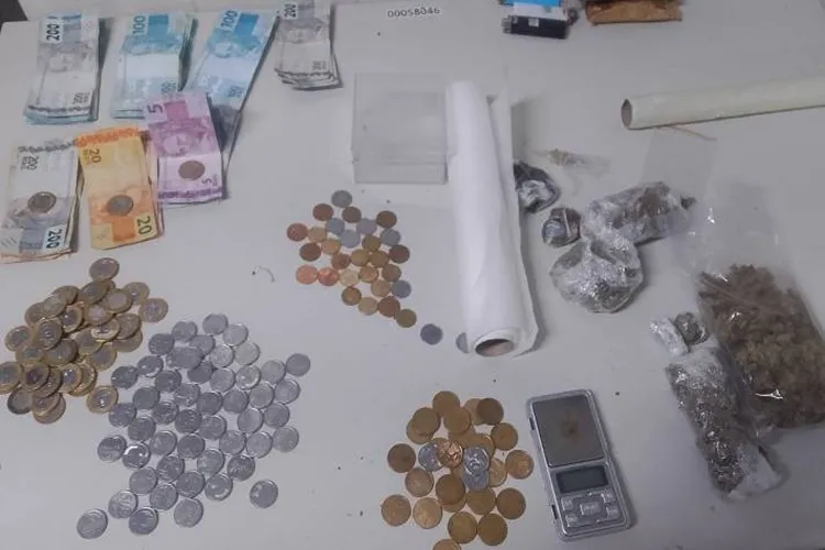 17º BPM prende três jovens e apreende dinheiro e drogas em Guanambi