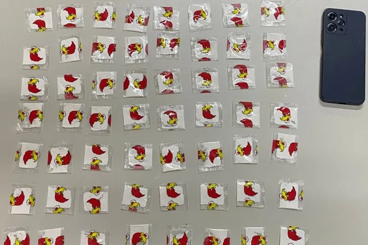 Homem é detido com 56 papelotes de cocaína durante patrulhamento em Macaúbas