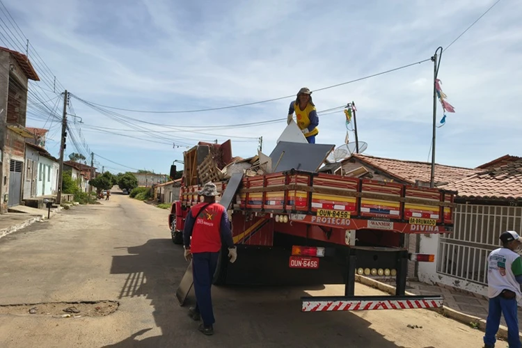 Mutirão contra o aedes aegypti segue recolhendo entulhos em Brumado
