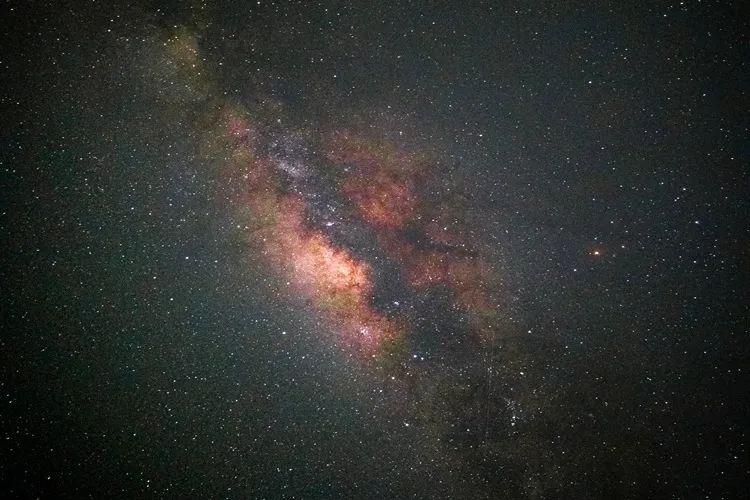 Fotógrafo usa celular para registrar a Via Láctea na zona rural de Brumado