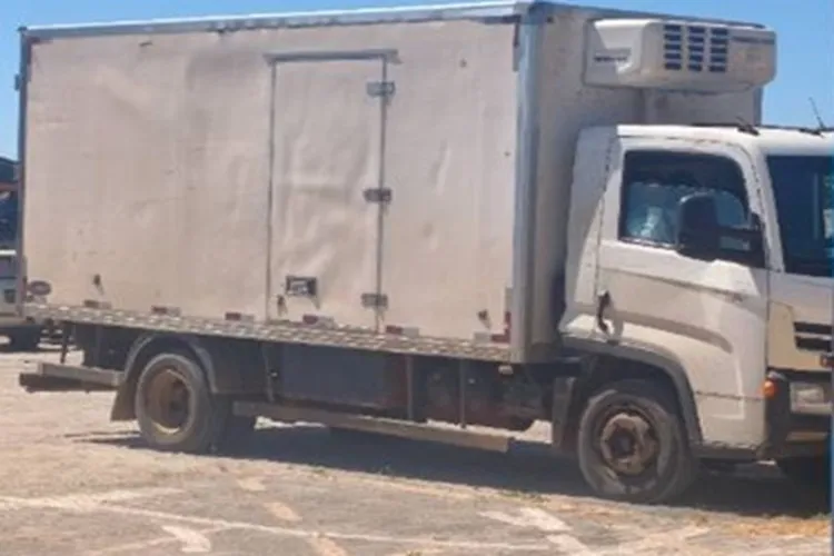 Motorista se revolta com multa, causa confusão e tem caminhão apreendido em Guanambi