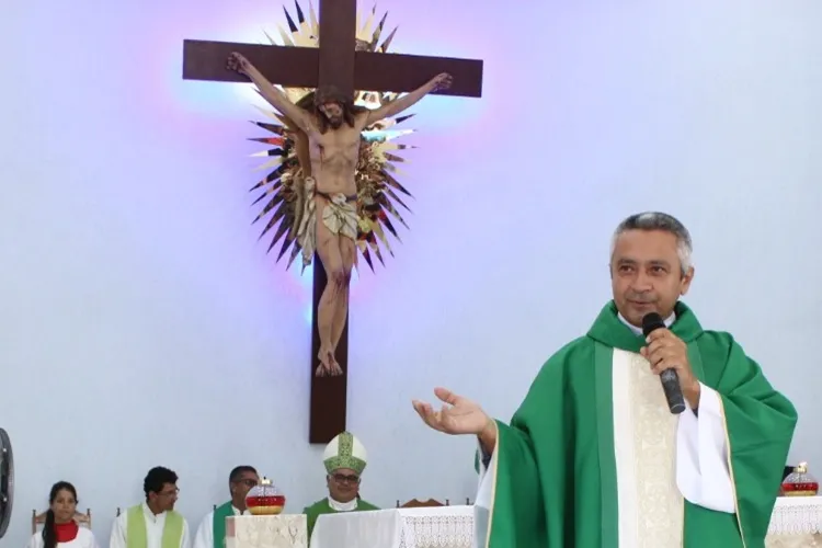 Após sete anos, Padre Afonso de Lima deixa Paróquia de Malhada de Pedras