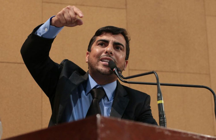 Deputado Marcell Moraes luta pelo fim da violência animal na Bahia