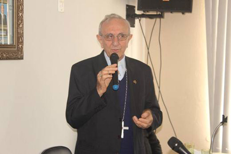 Bispo Dom Armando Bucciol recebe título de cidadão de Dom Basílio