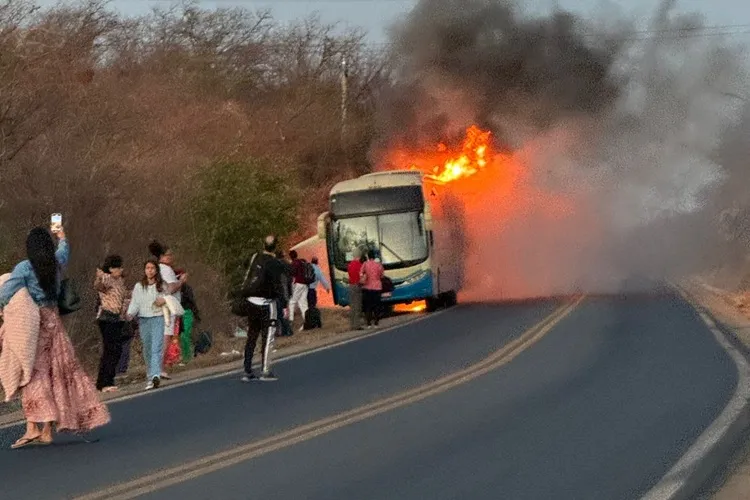 'Novo Horizonte coloca vidas em risco', dispara vereador após ônibus pegar fogo em Guanambi