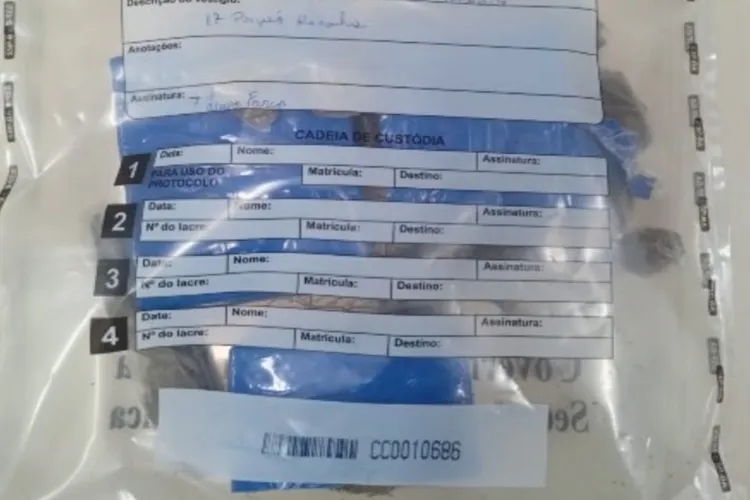 Três pessoas são detidas com drogas, balanças e dinheiro em residencial de Guanambi