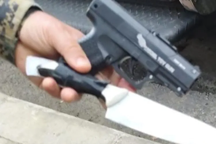 Homem é detido com faca e simulacro de pistola no centro de Cândido Sales