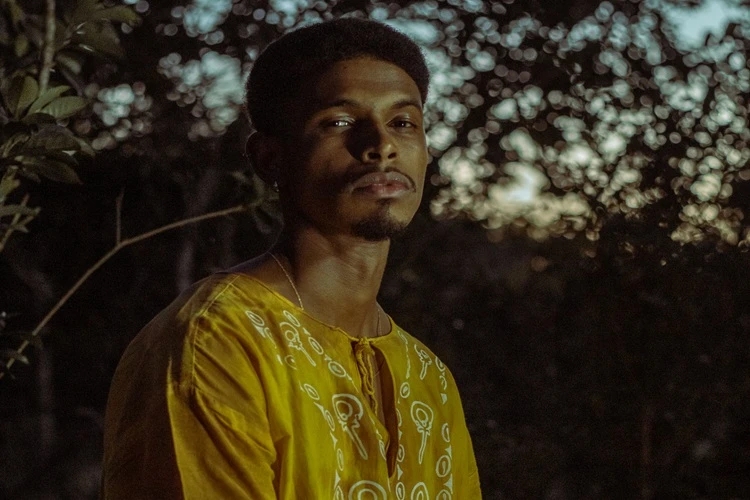 Seabra: Rapper lança novo álbum e expõe racismo e desigualdade social