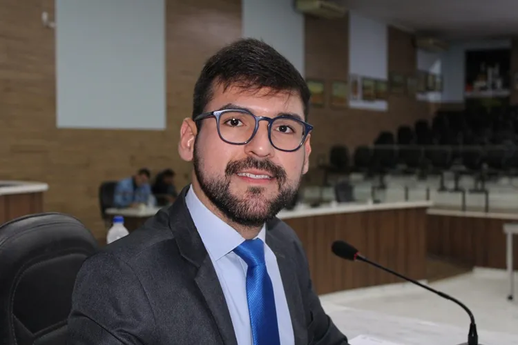 Brumado: Embasa deixa 3 mil pessoas sem água há 45 dias, denuncia vereador