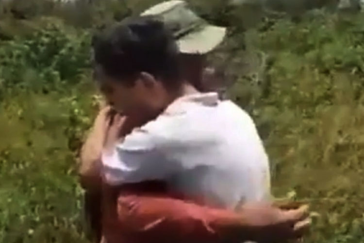 Caculé: Jovem vai à lavoura contar ao pai agricultor que passou em medicina na UFBA