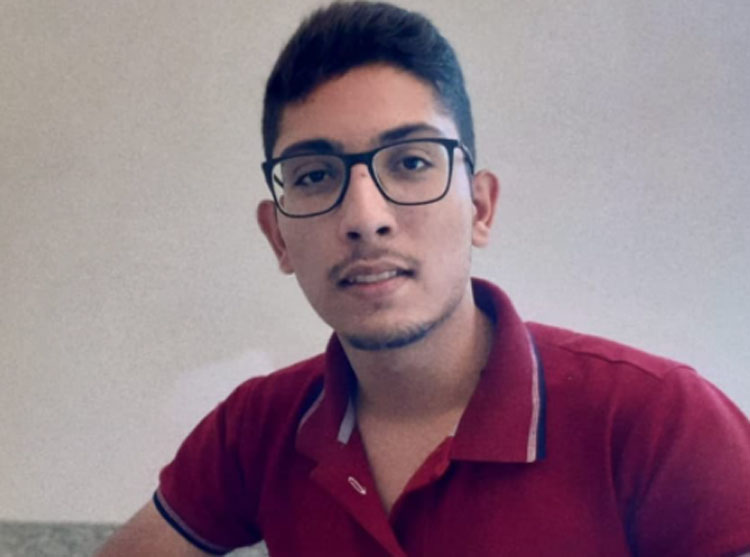 Caculé: Jovem vai à lavoura contar ao pai agricultor que passou em medicina na UFBA