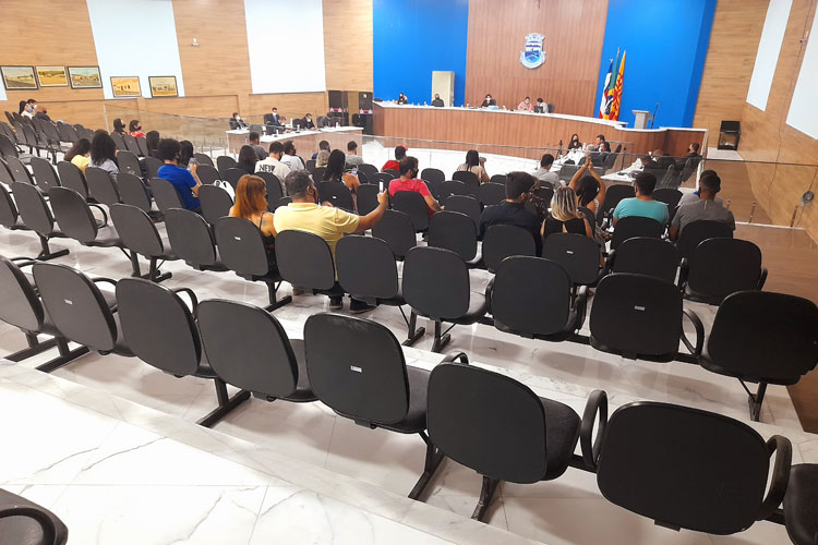 Brumado: Cuidadores denunciam falta de estrutura nas creches e desvio de função da categoria