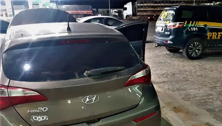 Tucano: Jovem é preso por usar carro roubado e diz que veículo é do pai