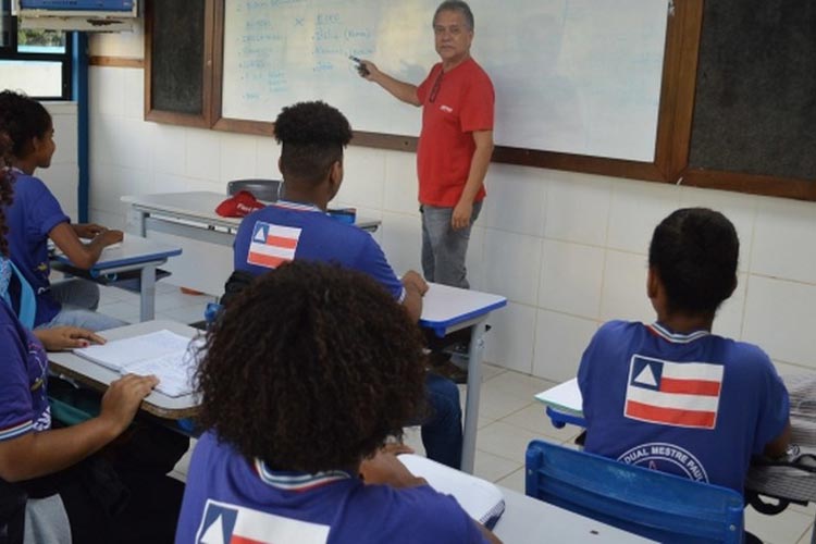 Governo decreta férias coletivas para professores da rede estadual
