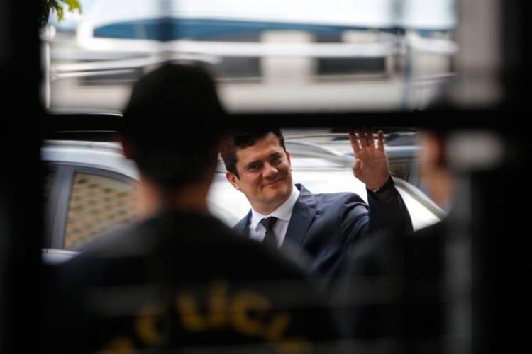 Sérgio Moro anuncia demissão e culpa interferência política