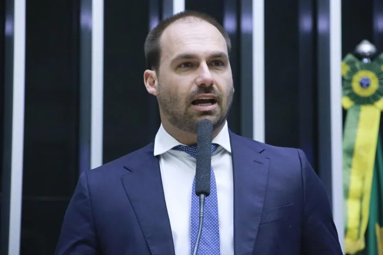 O dossiê que Eduardo Bolsonaro reuniu e vai entregar à Casa Branca