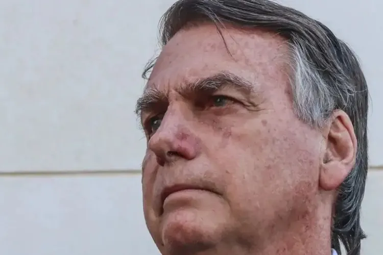 Alexandre de Moraes autoriza visita de familiares a Jair Bolsonaro