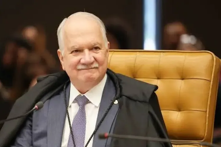 Édson Fachin retira acusações contra André Mendonça do Inquérito das Fake News