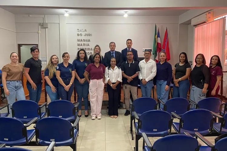 Estudantes de Serviços Jurídicos do CEEP realizam visita técnica ao Fórum de Brumado