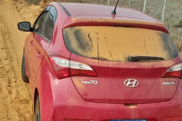 Veículo roubado em Guanambi é recuperado pela PM em Presidente Jânio Quadros