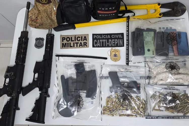 Polícia Civil apreende fuzis, pistola e drogas durante ação integrada em Iguaí