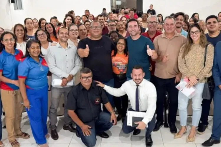 Prefeito garante entrega de fardamento e EPIs aos agentes de saúde e endemias em Brumado
