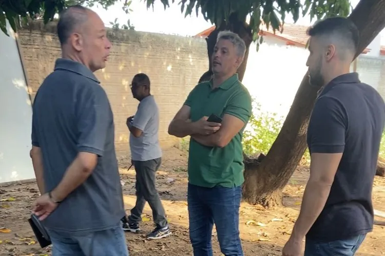 Prefeito de Guanambi visita obras da nova escola de educação infantil do Bairro Beija-flor