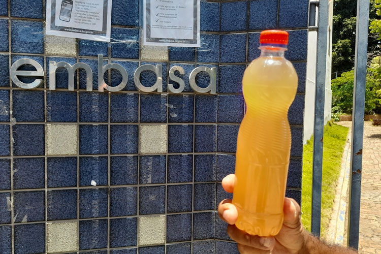 'Ao invés de água, estamos recebendo lama nas torneiras', reclamam moradores em Brumado