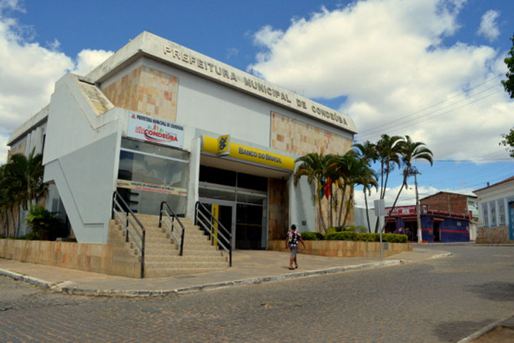 Condeúba: Decreto reduz salário do prefeito, secretários e ocupantes de cargos comissionados