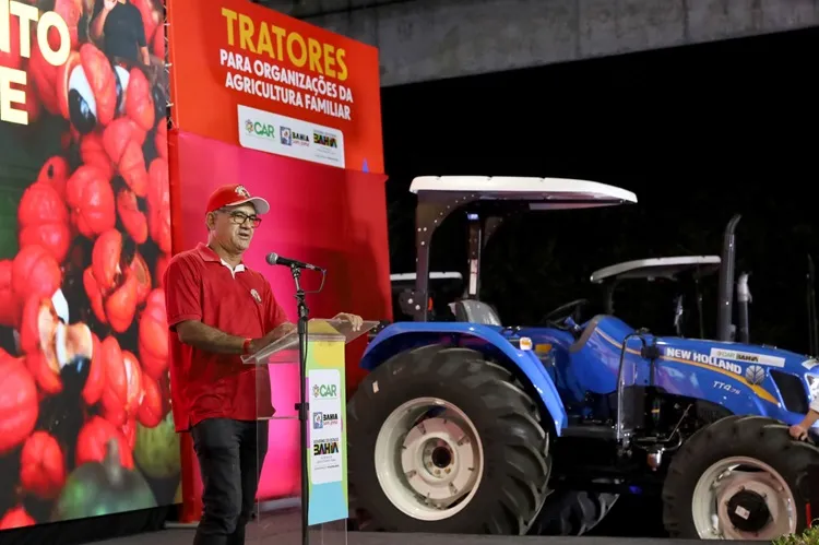Governo da Bahia lança Plano Safra para agricultura familiar e entrega máquinas