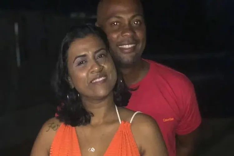 Lauro de Freitas: Homem mata companheira a marretadas em varanda de apartamento