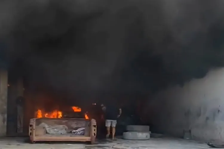 Vídeo: Incêndio em oficina automotiva em Caetité