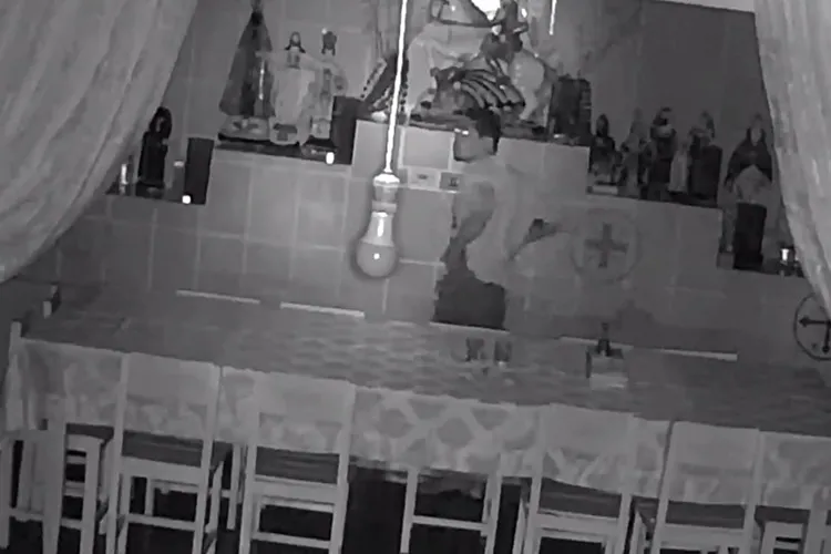 VÍDEO: Centro de umbanda alvo de nazismo é invadido duas vezes na mesma noite em Guanambi