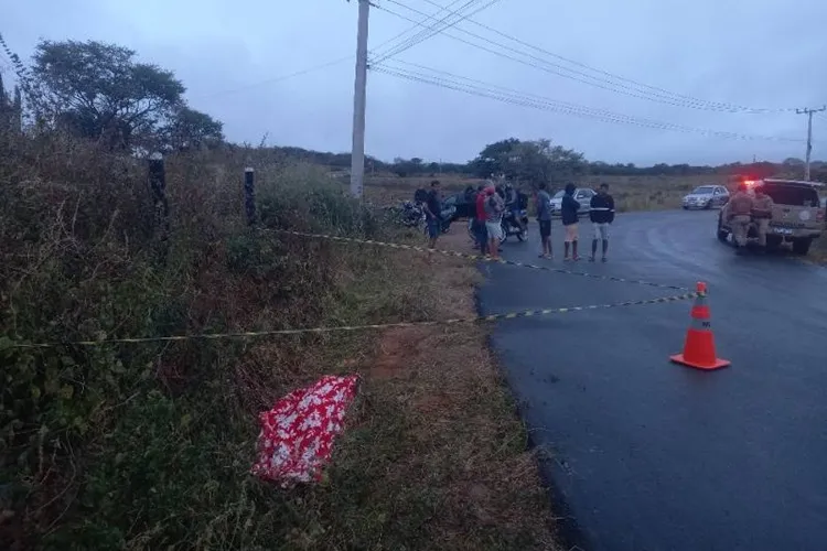 Guanambi: Jovem morre após perder o controle de moto e bater em barranco na BA-938