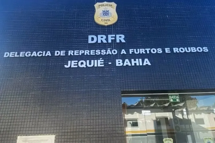 Jequié: Mulher é presa suspeita de fingir ser doméstica para furtar joias