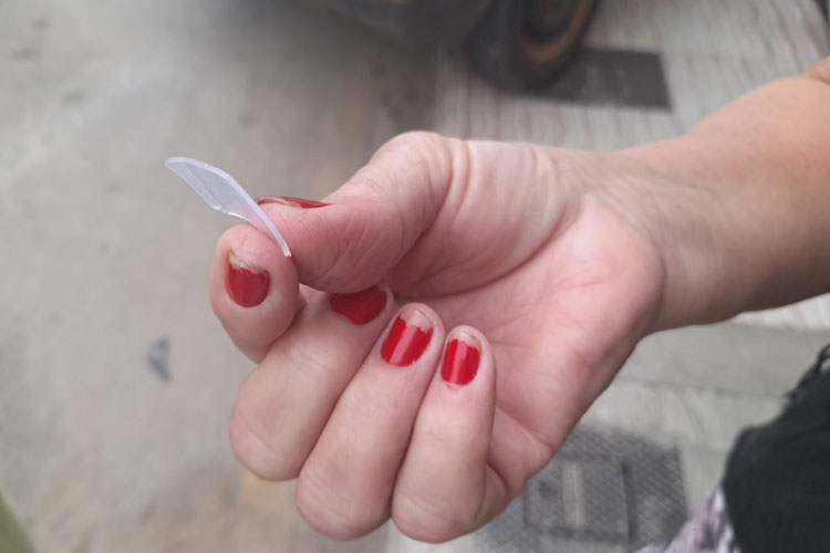 Brumado: Mulher engasga com pedaço de acrílico dentro de pastel comprado em padaria