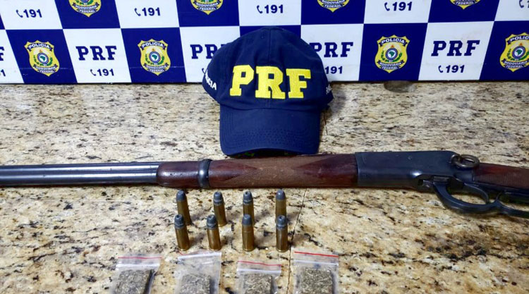 Homem é preso com carabina dentro de ônibus em Vitória da Conquista