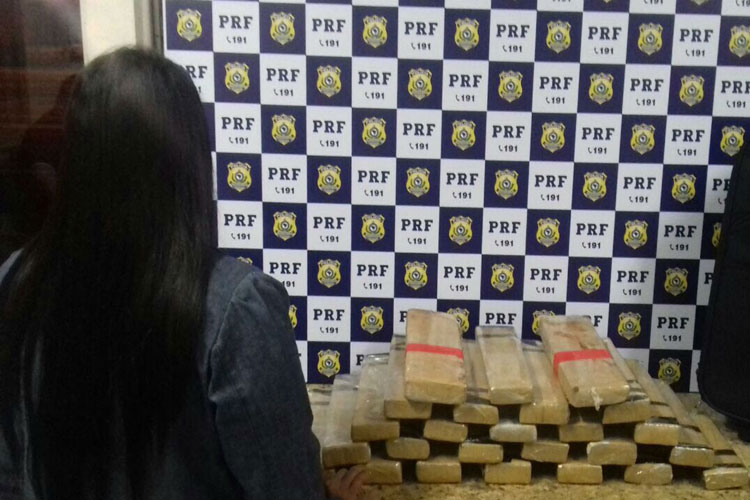 Mulher é presa por transportar 23 kg de maconha em Conquista