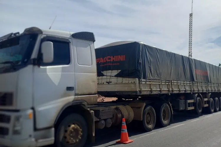 2ª CIPRv apreende sacas de café com nota fiscal divergente em Brumado