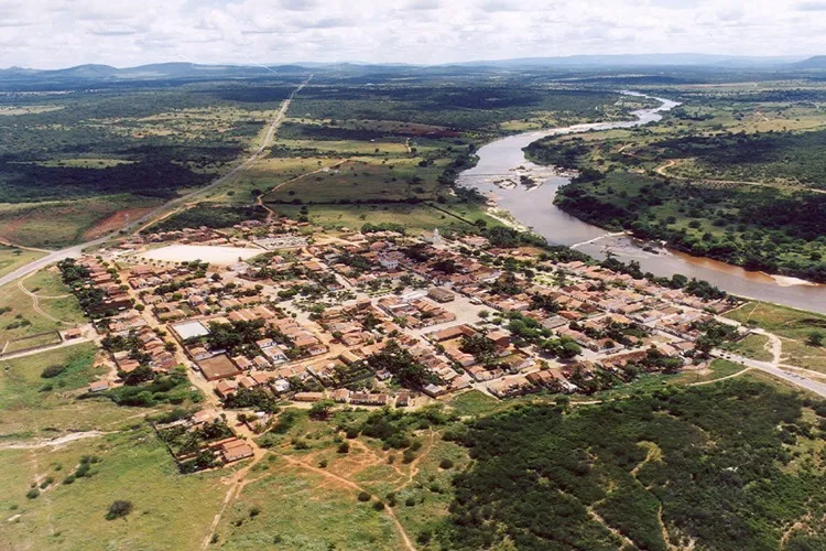 Tanhaçu: Elementos invadem casa para cobrar R$ 3.500 e atiram contra mãe de devedor