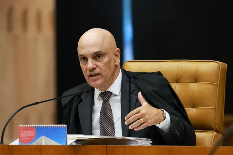 Alexandre de Moraes autoriza atendimento médico para Jair Bolsonaro