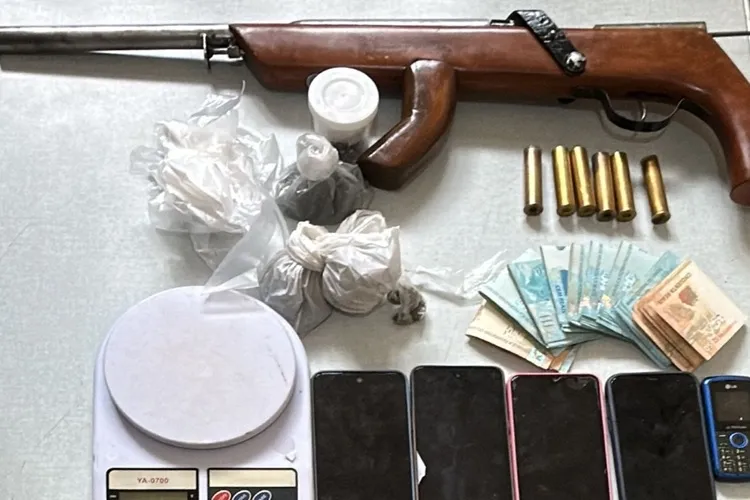 Operação Condeúba Limpa resulta na apreensão de drogas, arma, dinheiro e munições