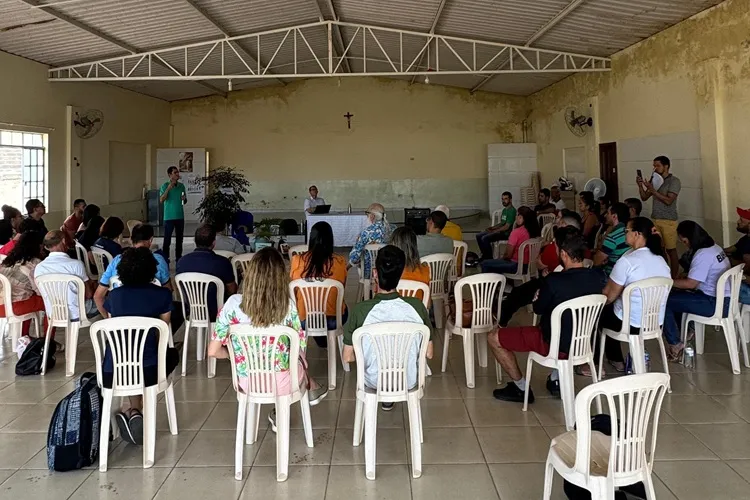 Coletivo Ecológico Integrado debate projeto do esgotamento sanitário de Macaúbas