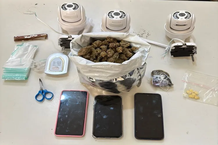 Jovem de 20 anos é preso com maconha e LSD em Itaberaba