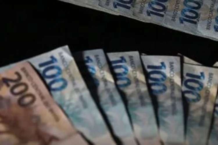 Salário mínimo de R$ 1.621 entra em vigor em todo o país